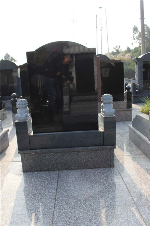 黑色墓碑