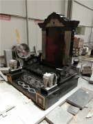 <b>墓碑上红色字和黑色字有何区别</b>