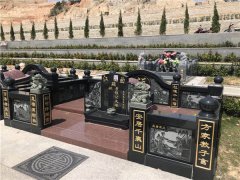 <b>墓碑两边对联</b>