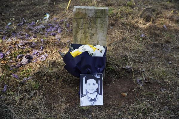 南方域烈士墓碑