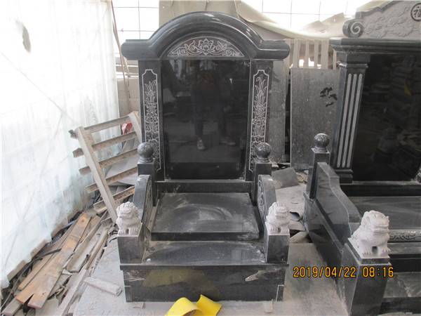 <b>0.5-0.8平方的传统墓碑碑文怎么写？</b>