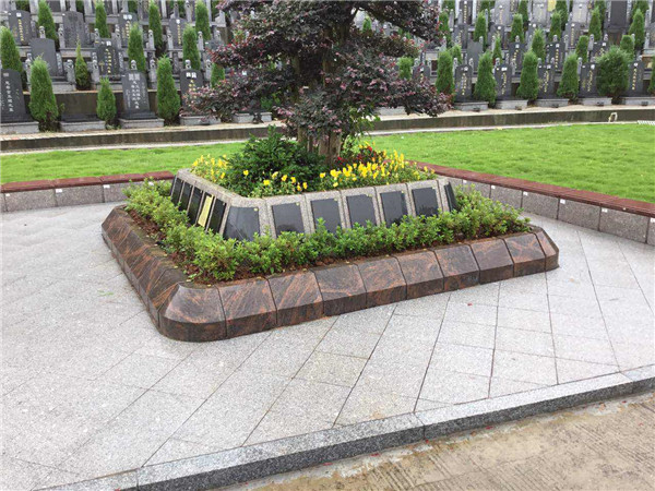 墓碑最新款式：草坪艺术墓碑